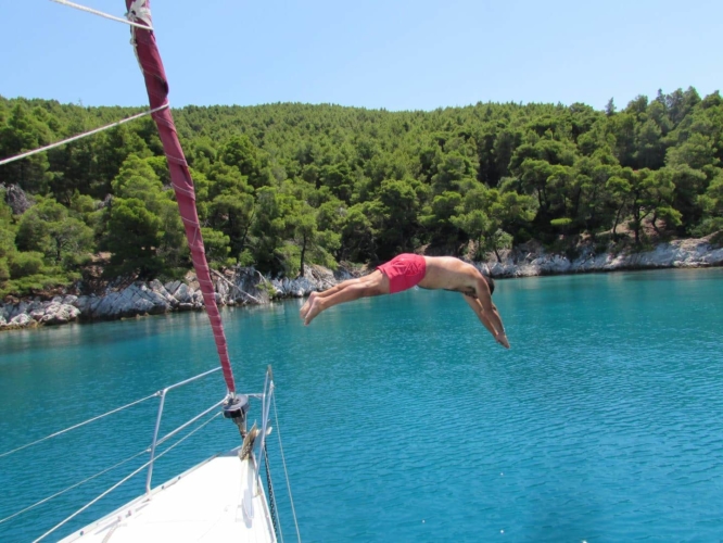 01-halkidiki-sailing-beneteau-393-external-03