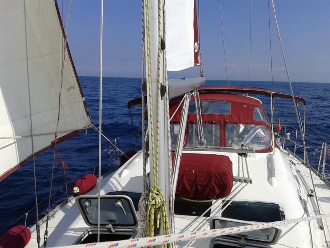 01-halkidiki-sailing-beneteau-393-external-14