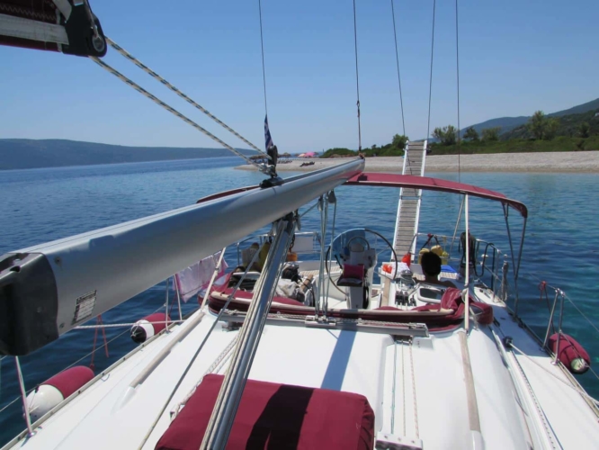 01-halkidiki-sailing-beneteau-393-external-27