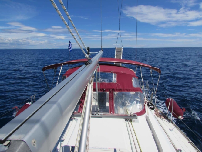 01-halkidiki-sailing-beneteau-393-external-31