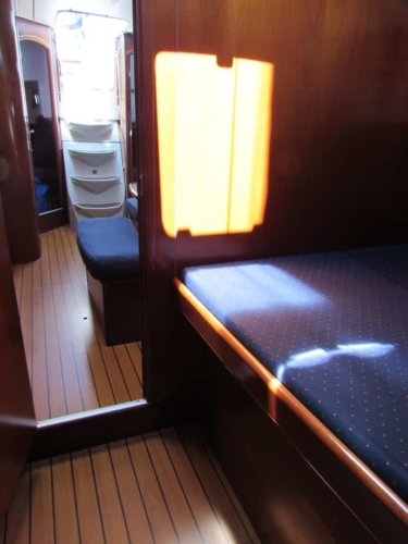 halkidiki-sailing-beneteau-393-internal-08