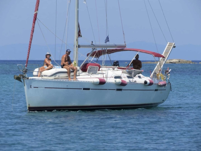 halkidiki-sailing-beneteau-clipper-393-02