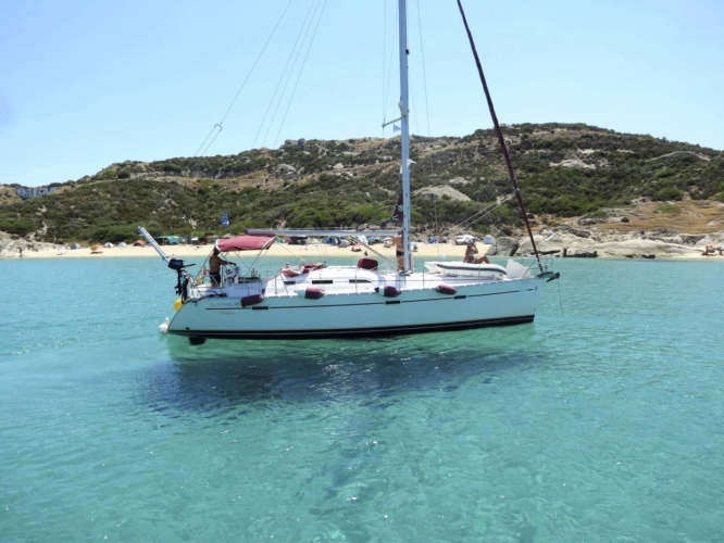 halkidiki-sailing-beneteau-clipper-393-03